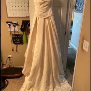 Pronovias Cream Wedding Dress